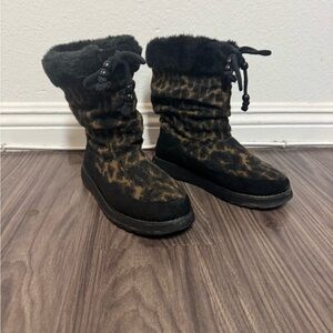 Skechers Australia Leopard Print Fur Boots. Women’s size 6